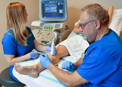 doctors-giving-ultrasound